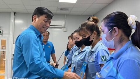 Chăm lo toàn diện đời sống đoàn viên, người lao động