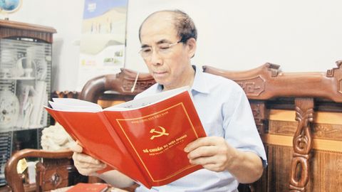 Trách nhiệm với Đảng, tận tụy vì dân