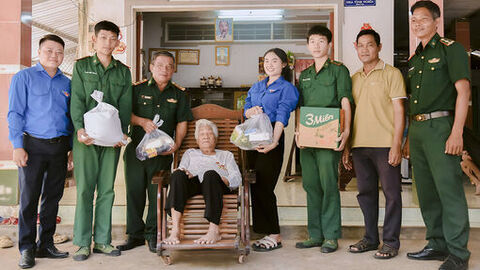 Nặng nghĩa tri ân nơi vùng biên