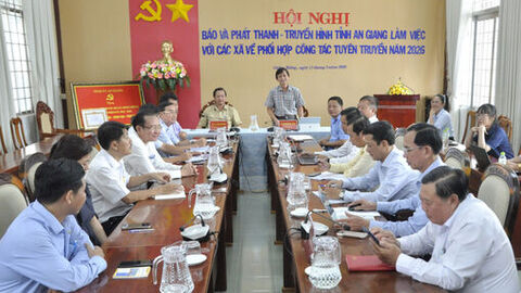 Ban Giám đốc Báo và Phát thanh - Truyền hình An Giang gặp gỡ, trao đổi công tác tuyên truyền với các xã
