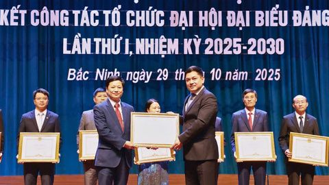 Bắc Ninh khen thưởng 49 tập thể, cá nhân xuất sắc trong tham mưu, tổ chức Đại hội đại biểu Đảng bộ tỉnh