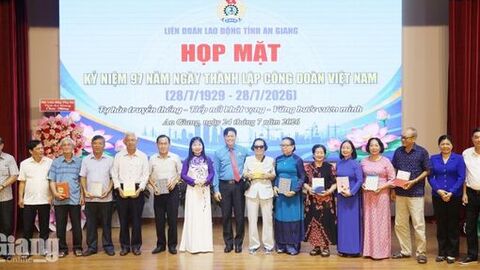 An Giang họp mặt kỷ niệm 97 năm Ngày thành lập Công đoàn Việt Nam