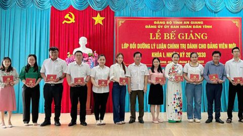 94 học viên hoàn thành lớp bồi dưỡng đảng viên mới