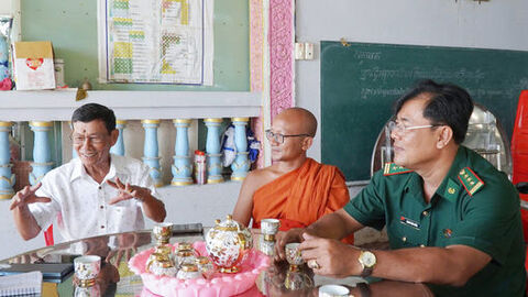 “Cột mốc sống” nơi biên cương