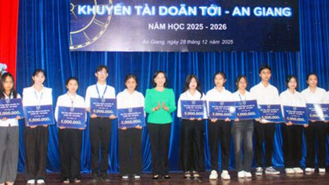 Học bổng Doãn Tới viết tiếp ước mơ