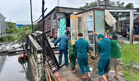 Hỗ trợ kịp thời hộ dân bị lốc xoáy làm sập nhà
