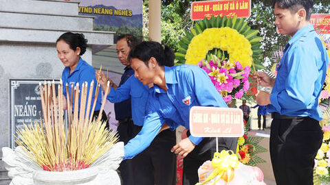 Tri ân Anh hùng Lực lượng vũ trang nhân dân Néang Nghés