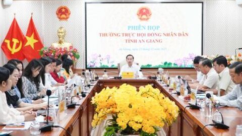 Chủ tịch HĐND tỉnh An Giang Nguyễn Thanh Nhàn chủ trì phiên họp cho ý kiến một số nội dung quan trọng 