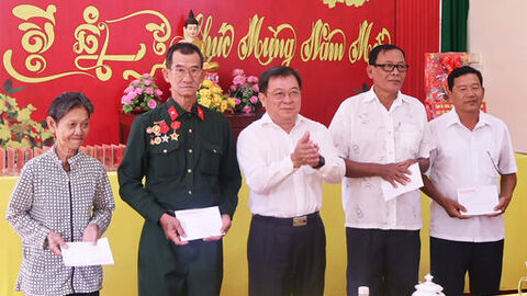 Đồng chí Lê Thanh Việt chúc mừng Tết Chôl Chnăm Thmây tại các chùa Khmer
