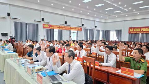 HĐND xã Vĩnh Phong thông qua 9 nghị quyết