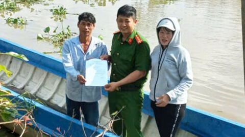 Bàn giao tài sản cho người dân bị mất trộm