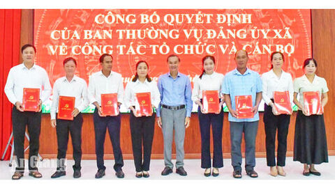 Xã Vĩnh Thuận thành lập mới 8 chi bộ