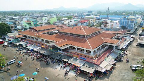 KHƠI THÔNG “ĐIỂM NGHẼN”, BỨT PHÁ KINH TẾ BIÊN MẬU AN GIANG - Bài 2: Nhộn nhịp chợ biên giới