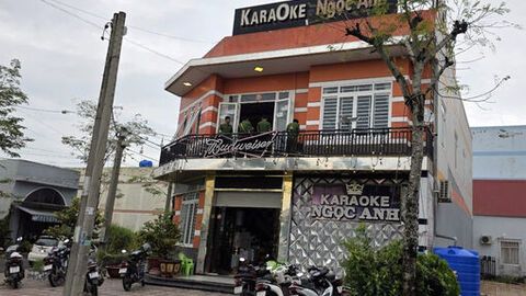 Tạm giữ 24 đối tượng dương tính với ma túy ở Karaoke Ngọc Anh
