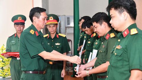 An Giang: 50 sĩ quan, quân nhân chuyên nghiệp hoàn thành bồi dưỡng tiếng Khmer