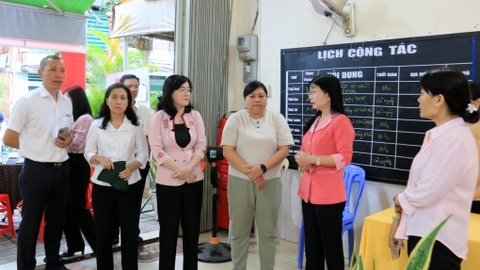 Phó Chủ tịch Ủy ban Bầu cử tỉnh An Giang Trần Thị Thanh Hương kiểm tra công tác chuẩn bị bầu cử