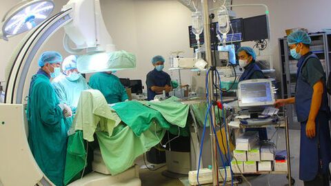 Tăng cường vai trò lãnh đạo của Đảng trong phát triển y tế