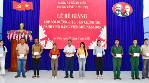 35 đảng viên mới hoàn thành lớp bồi dưỡng lý luận chính trị