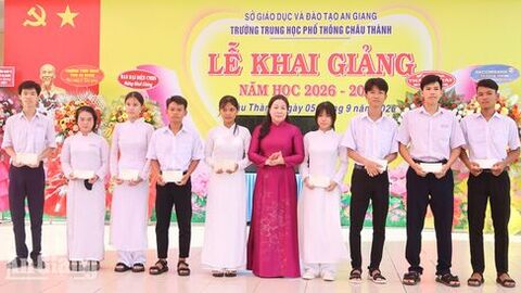 Trường THPT Châu Thành tiếp sức học sinh vượt khó ngày khai trường