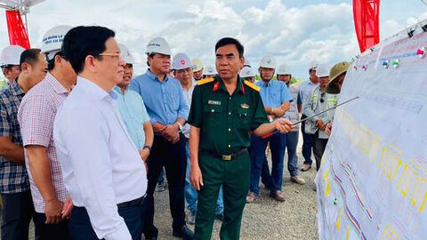 Chủ tịch UBND tỉnh An Giang Hồ Văn Mừng kiểm tra tiến độ thi công cao tốc Châu Đốc - Cần Thơ - Sóc Trăng