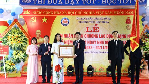 Bí thư Tỉnh ủy Nguyễn Hồng Thái dự lễ kỷ niệm Ngày Nhà giáo Việt Nam tại Trường Tiểu học Bố Hạ