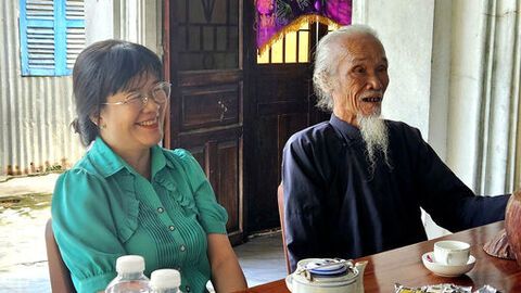 Ủy ban MTTQ Việt Nam tỉnh An Giang thăm, tặng quà chức sắc tiêu biểu xã Ba Chúc