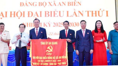 Trưởng ban Tổ chức Tỉnh ủy An Giang Phạm Hoàng Nam dự đại hội Đảng bộ xã An Biên