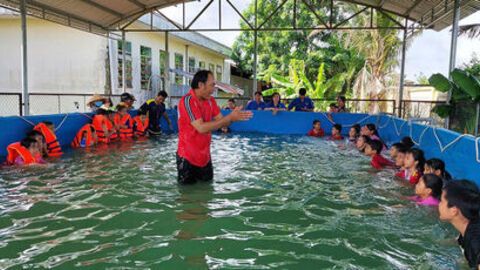 Quan tâm trẻ em vùng dân tộc thiểu số