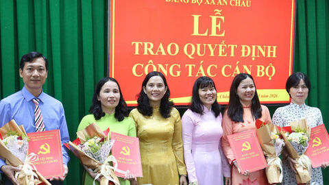 Xã An Châu trao quyết định công tác cán bộ
