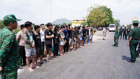 Tiếp nhận công dân Việt Nam phía Campuchia trao trả