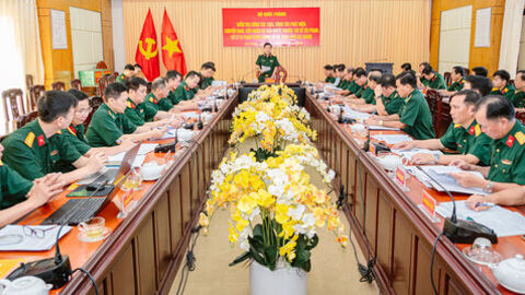 Thượng tướng Nguyễn Văn Gấu kiểm tra tại Bộ Chỉ huy Quân sự tỉnh An Giang