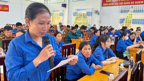 Chủ tịch UBND xã Ô Lâm đối thoại với đoàn viên, thanh niên