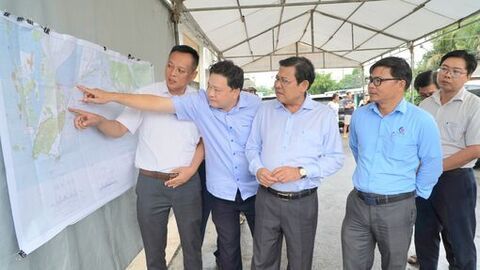 Phó Chủ tịch UBND tỉnh An Giang Ngô Công Thức kiểm tra tiến độ thi công các dự án đường ven biển và đường tuần tra biên giới 