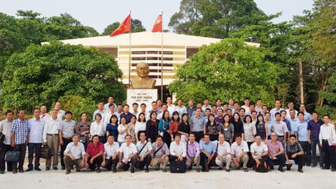 Tạo nguồn cán bộ vừa “hồng” vừa “chuyên”