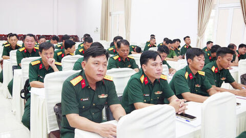 Binh chủng Hóa học tập huấn nâng cao kỹ năng ứng phó sự cố hóa chất độc, phóng xạ tại An Giang