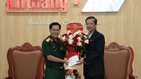 Bộ Chỉ huy Quân sự tỉnh An Giang chúc mừng Báo và Phát thanh - Truyền hình An Giang nhân Ngày Báo chí Cách mạng Việt Nam