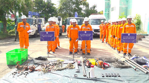 Diễn tập ứng phó, khắc phục thiệt hại hệ thống lưới điện do bão gây ra