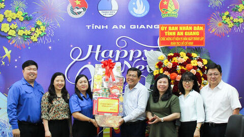 Phó Chủ tịch UBND tỉnh An Giang Ngô Công Thức chúc mừng Tỉnh đoàn An Giang, nhân kỷ niệm 95 năm Ngày thành lập Đoàn
