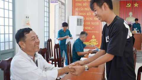 Chắc từng khâu, công khai từng bước