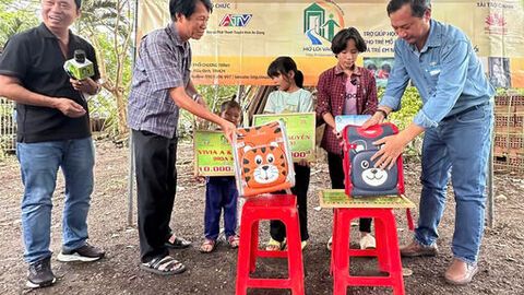 Khi yêu thương “Mở lối vào đời”