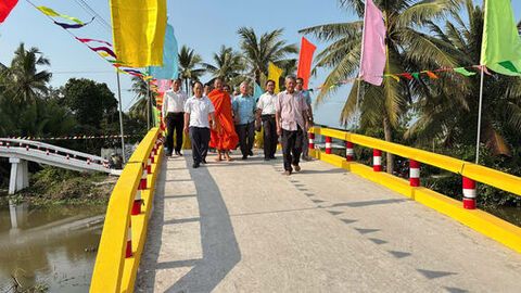 Xã Định Hòa khánh thành cầu Tình thương số 28