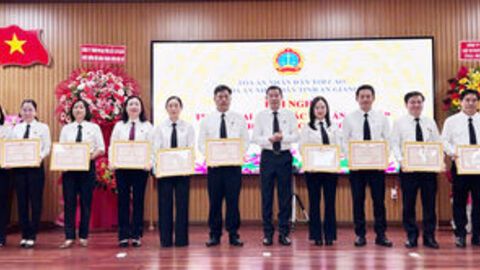 Ổn định bộ máy, giữ công lý