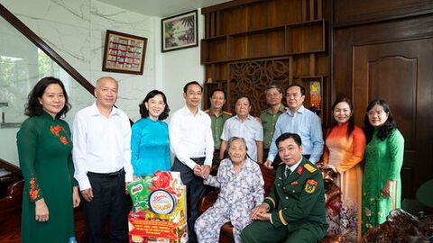 Phó Bí thư Thường trực Tỉnh ủy An Giang Nguyễn Thanh Nhàn thăm gia đình chính sách, nhân kỷ niệm 80 năm Quốc khánh 2/9