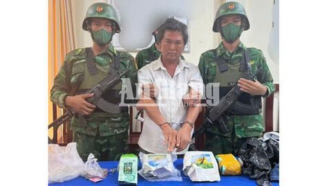 Bắt quả tang vụ vận chuyển hơn 4kg ma túy ở An Giang