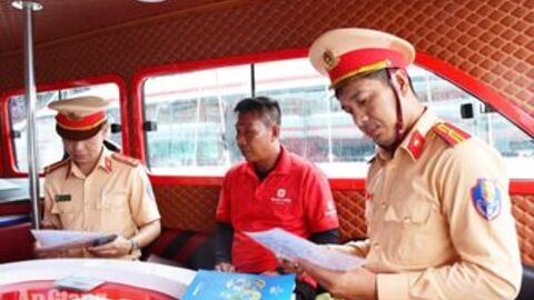 An Giang tuyên truyền, ký cam kết bảo đảm an toàn tàu chở khách du lịch ở Phú Quốc 