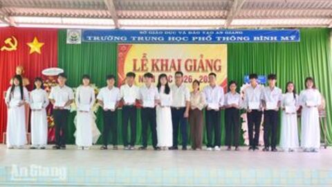 Trường THPT Bình Mỹ đón 405 học sinh lớp 10 trong năm học mới