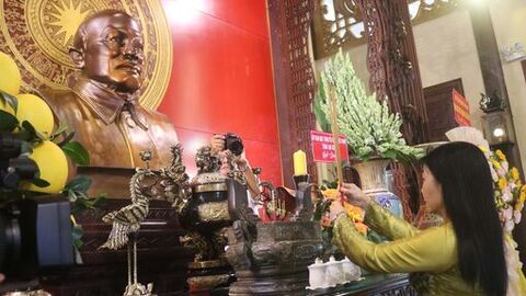 UBMTTQVN tỉnh An Giang dâng hương Chủ tịch Tôn Đức Thắng 