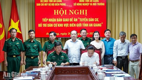 Bộ đội Biên phòng An Giang tiếp nhận đề án bố trí dân cư biên giới