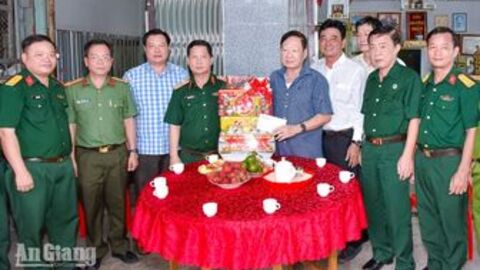Thiếu tướng Nguyễn Văn Hùng tri ân người có công tại Giang Thành và Vĩnh Điều