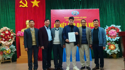 Quan tâm tạo nguồn kế cận cho Đảng